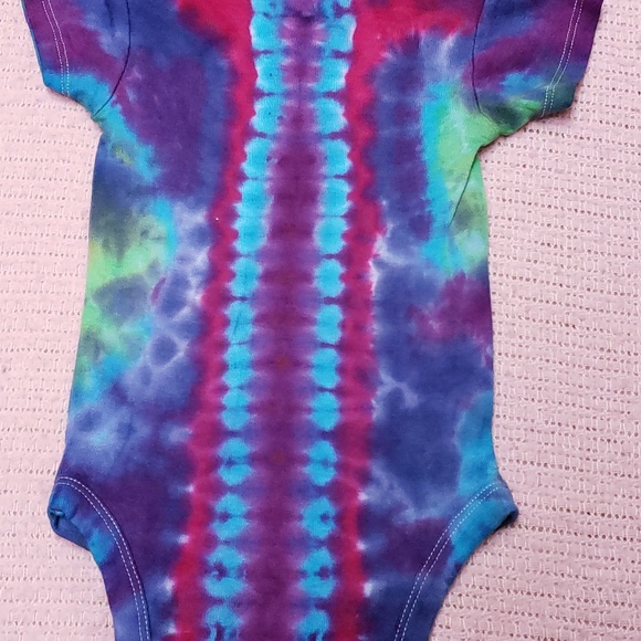 MOMMY AND ME, MEDIUM AND 12 MONTHS TIE DYE SET - Picture 6 of 8